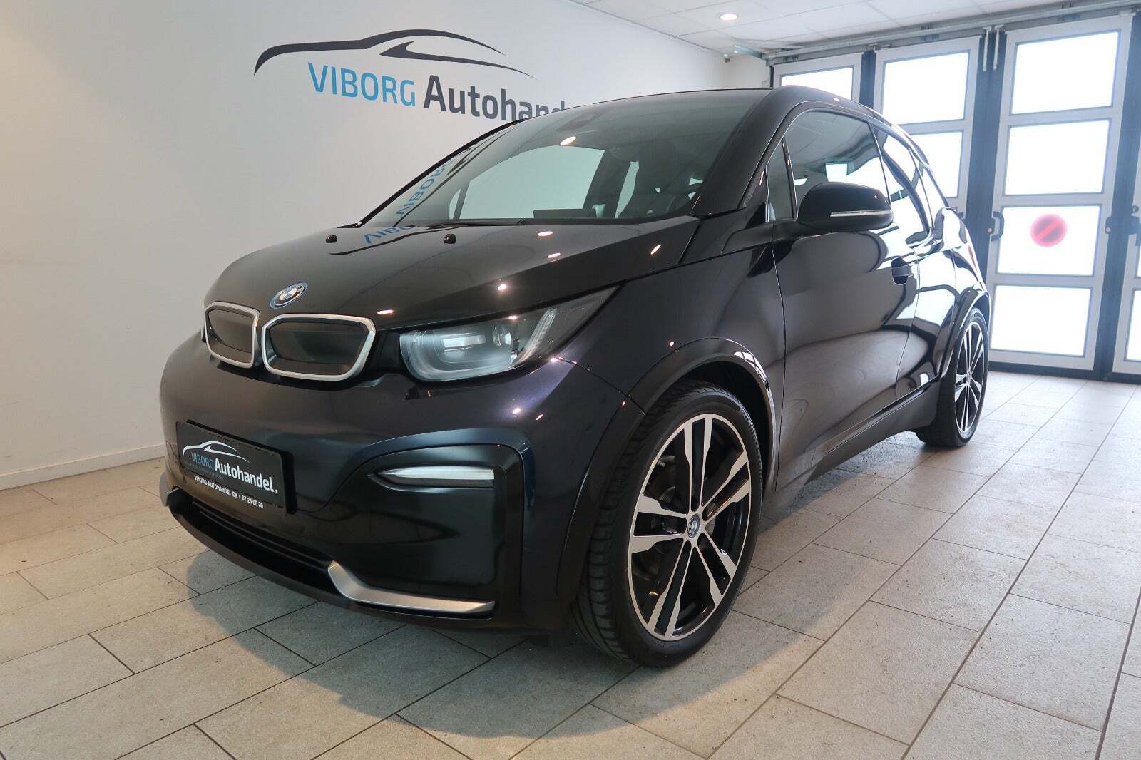 Blå BMW i3s fra 2022