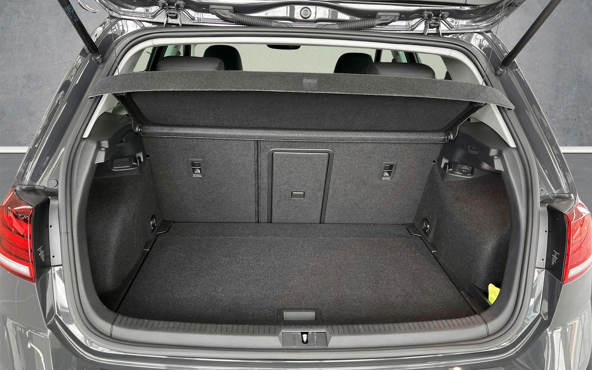 Grå VW Golf fra 2020