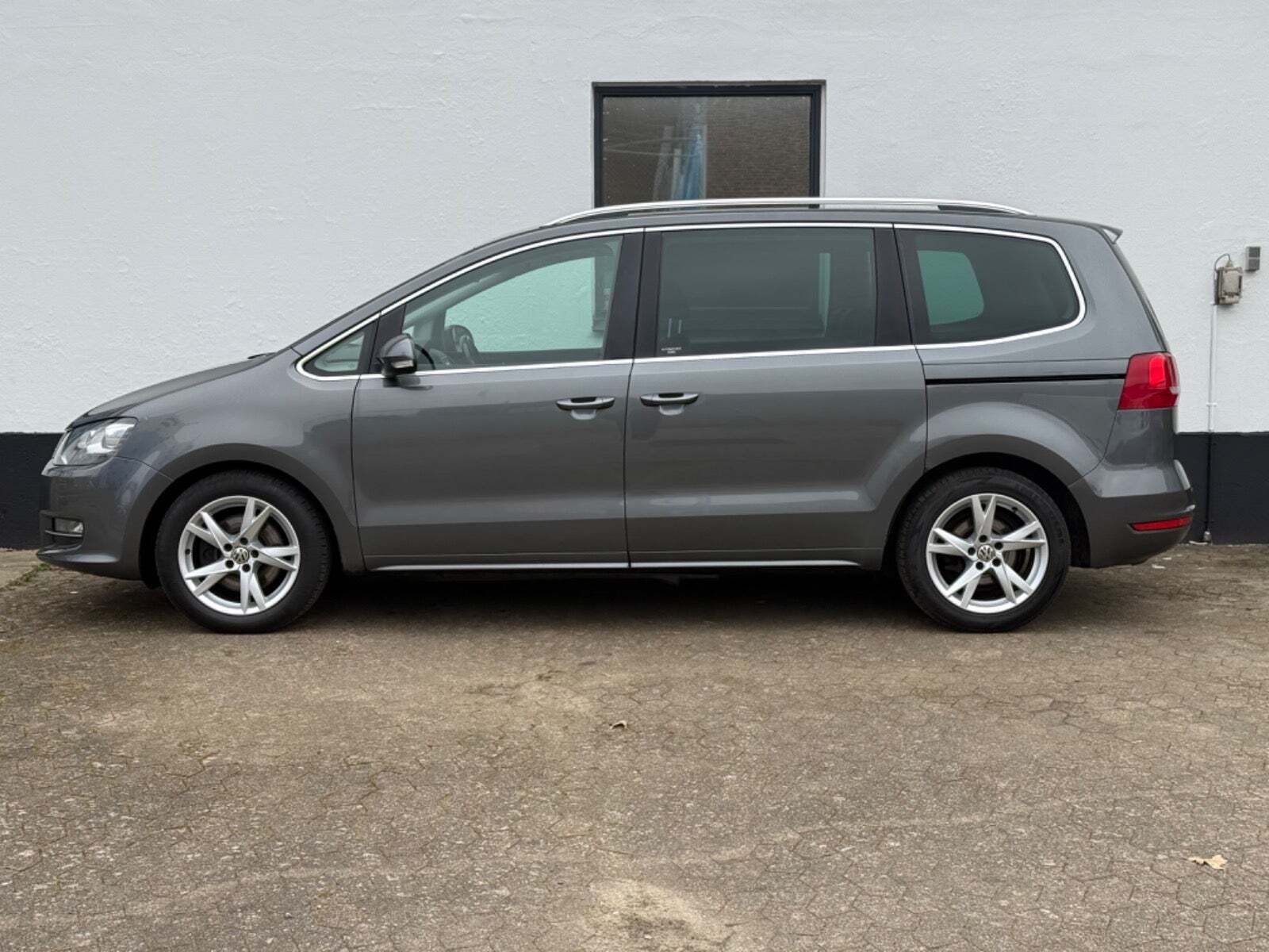 Sort VW Sharan fra 2011