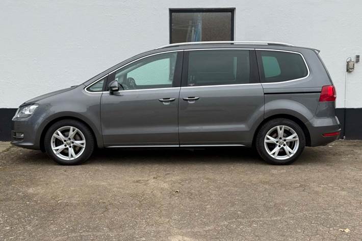 Sort VW Sharan fra 2011