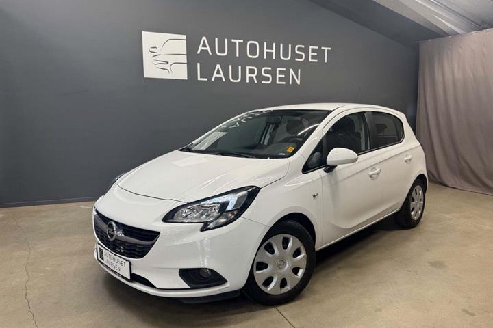 Hvid Opel Corsa fra 2017 set udefra