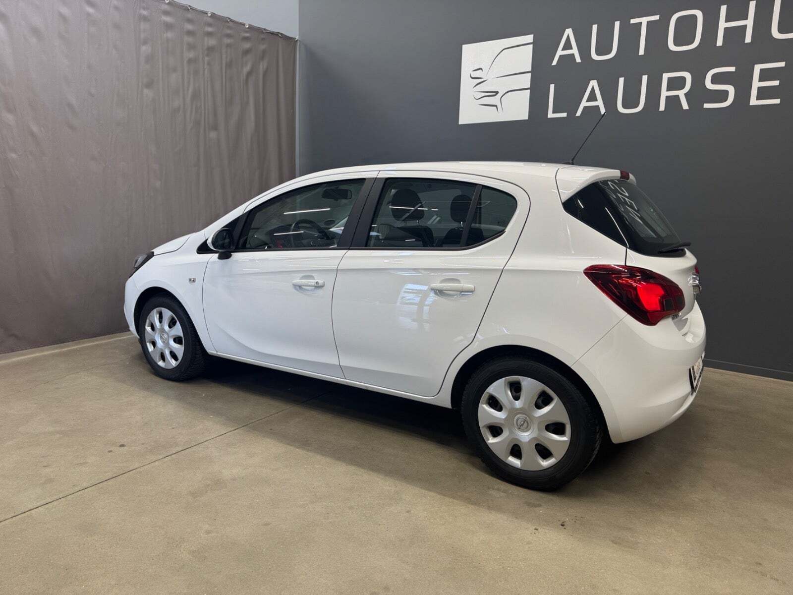 Hvid Opel Corsa fra 2017