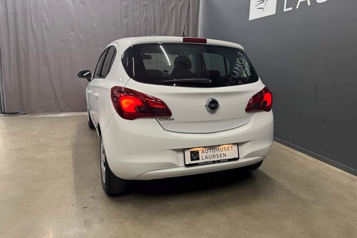 Hvid Opel Corsa fra 2017