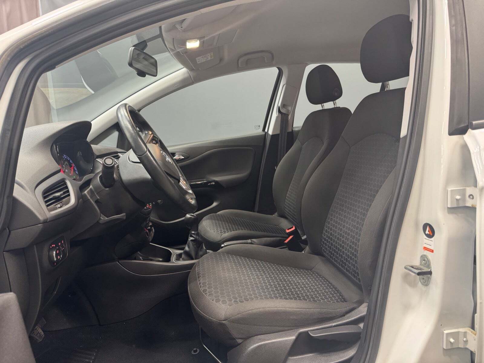 Hvid Opel Corsa fra 2017