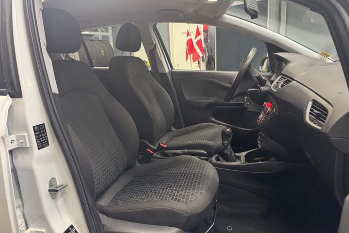 Hvid Opel Corsa fra 2017