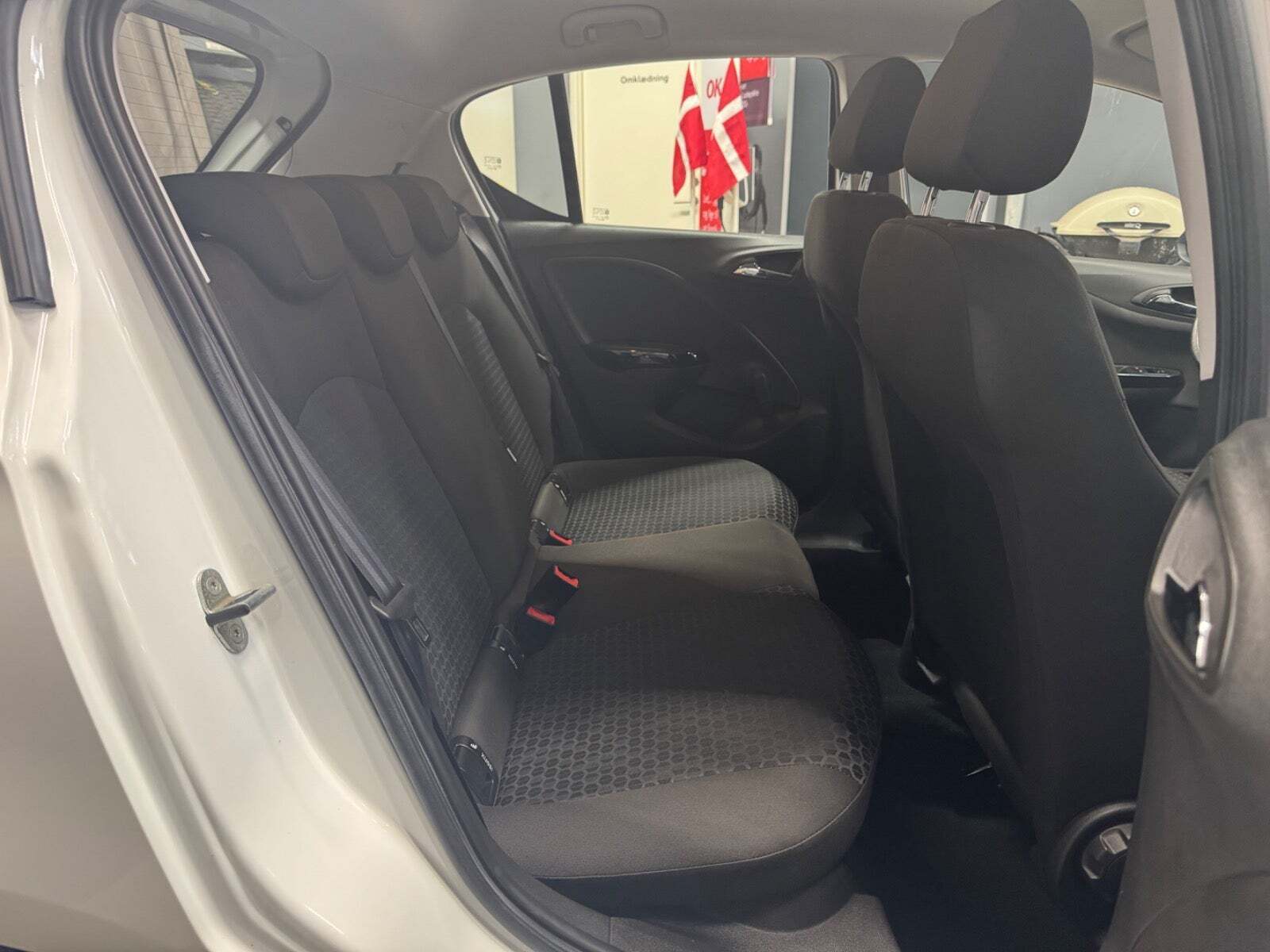 Hvid Opel Corsa fra 2017