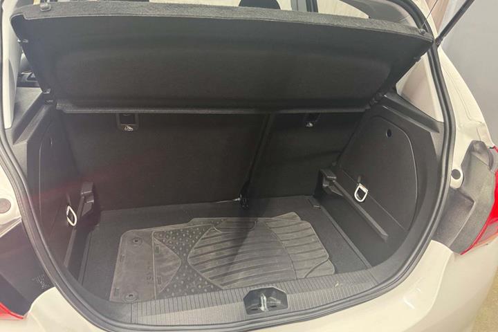 Hvid Opel Corsa fra 2017