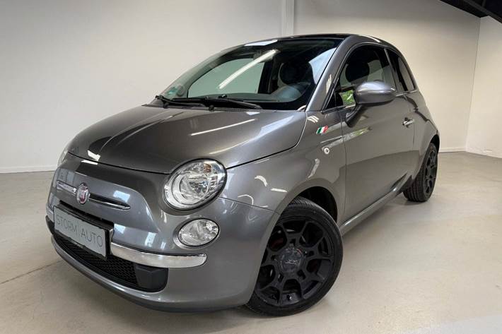 Grå Fiat 500 fra 2014 set udefra