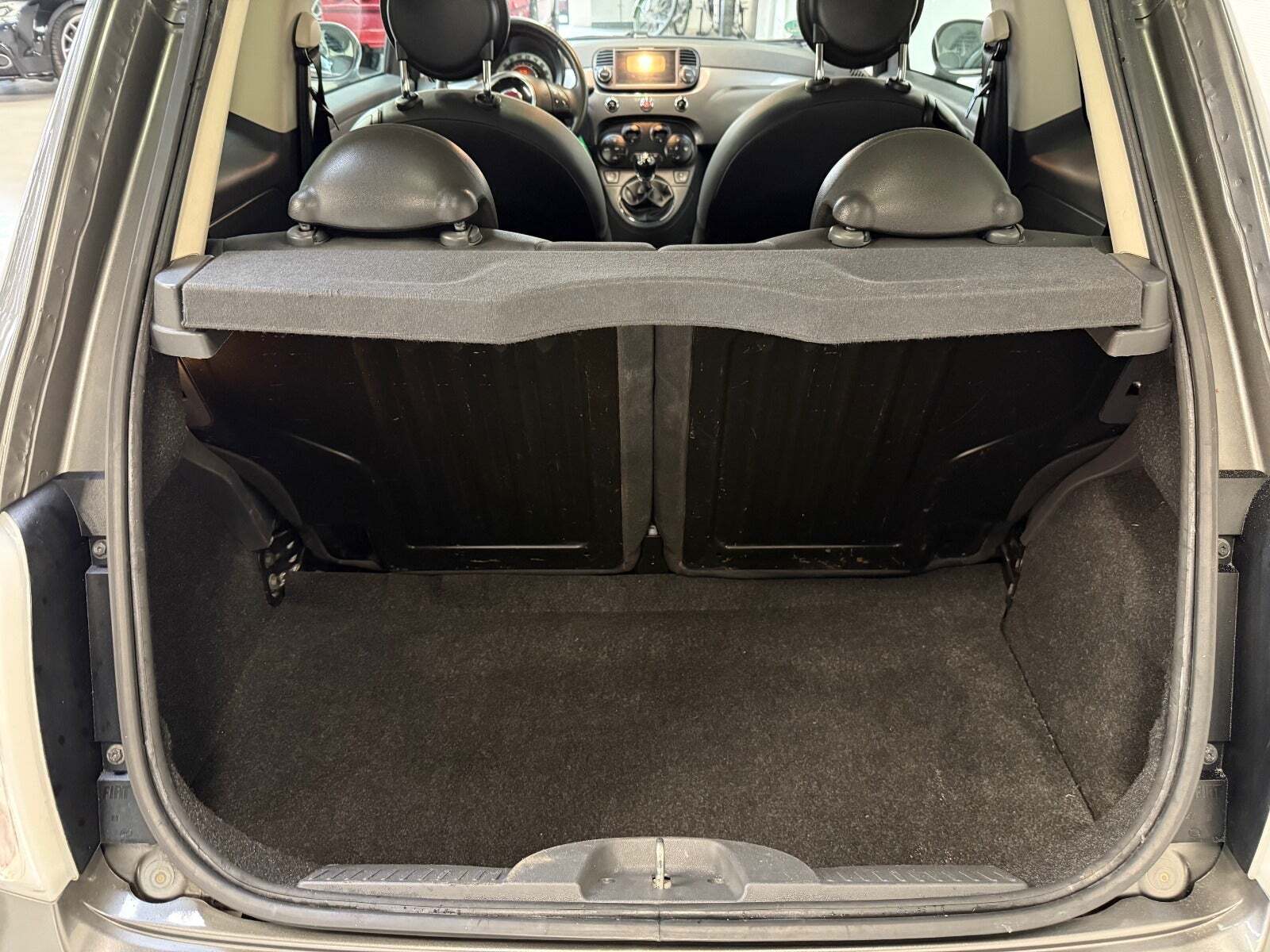 Grå Fiat 500 fra 2014