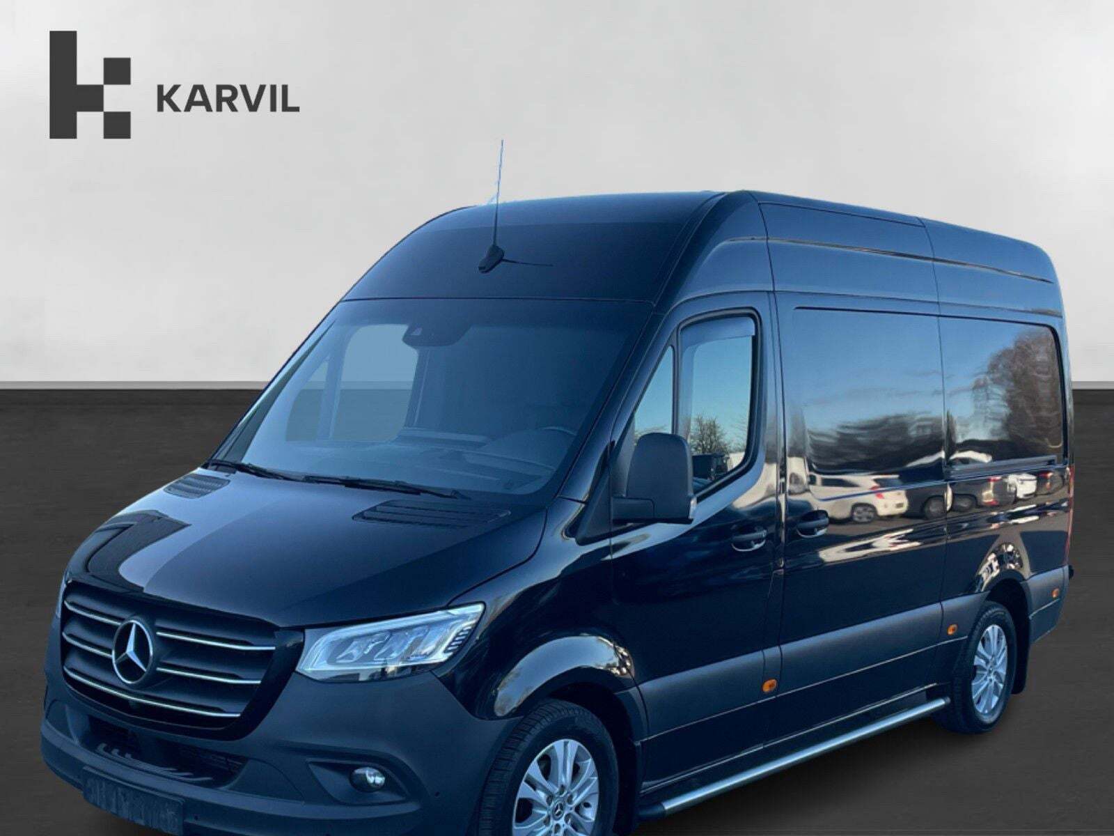 Beige Mercedes Sprinter 319 fra 2021