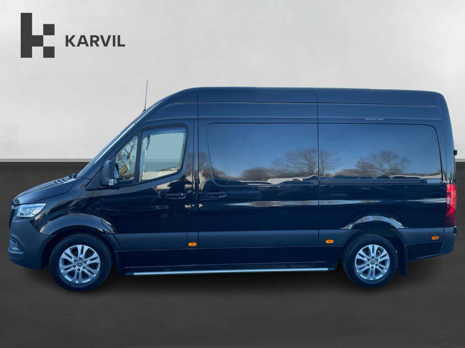 Beige Mercedes Sprinter 319 fra 2021