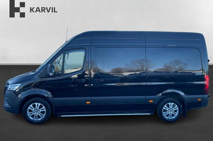 Beige Mercedes Sprinter 319 fra 2021