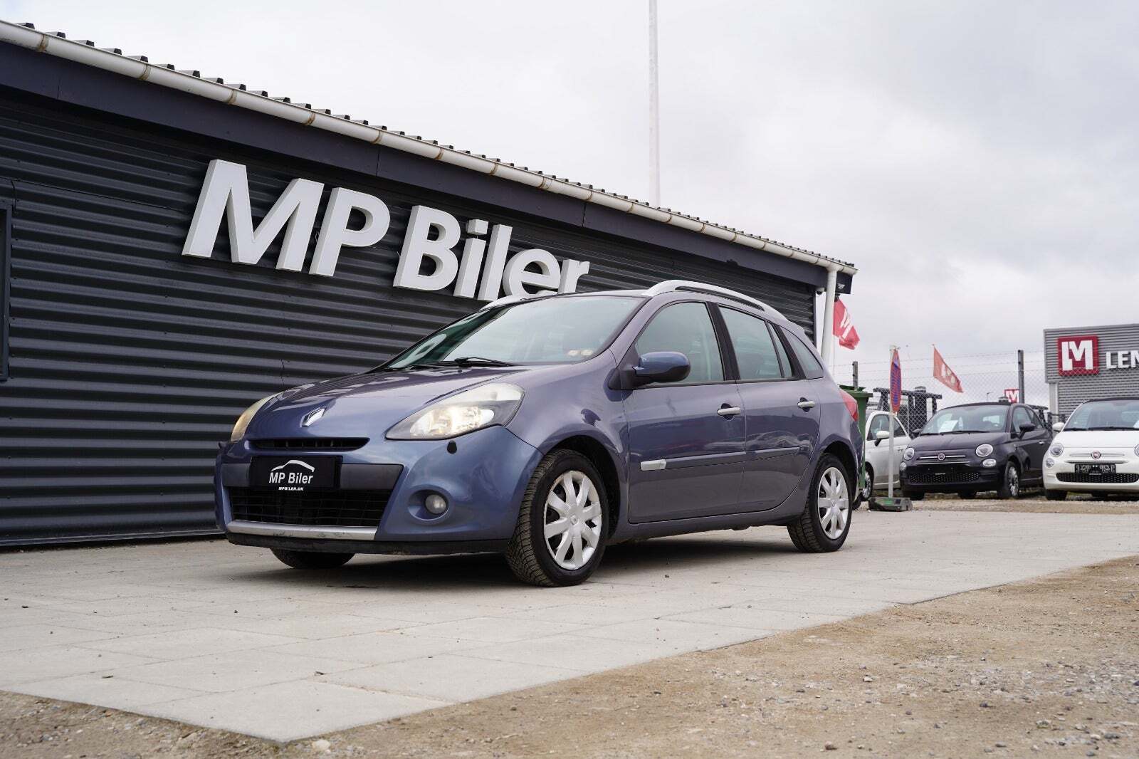 Grå Renault Clio III fra 2012 set udefra