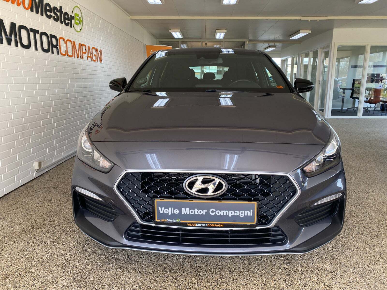 Grå Hyundai i30 fra 2019