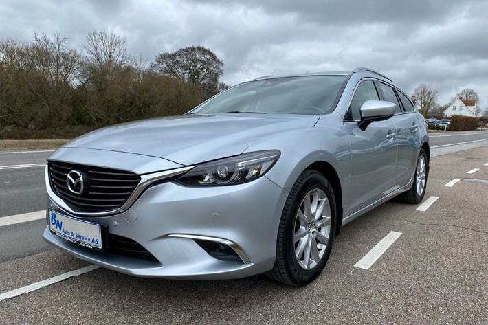Sølv Mazda 6 fra 2018 set udefra