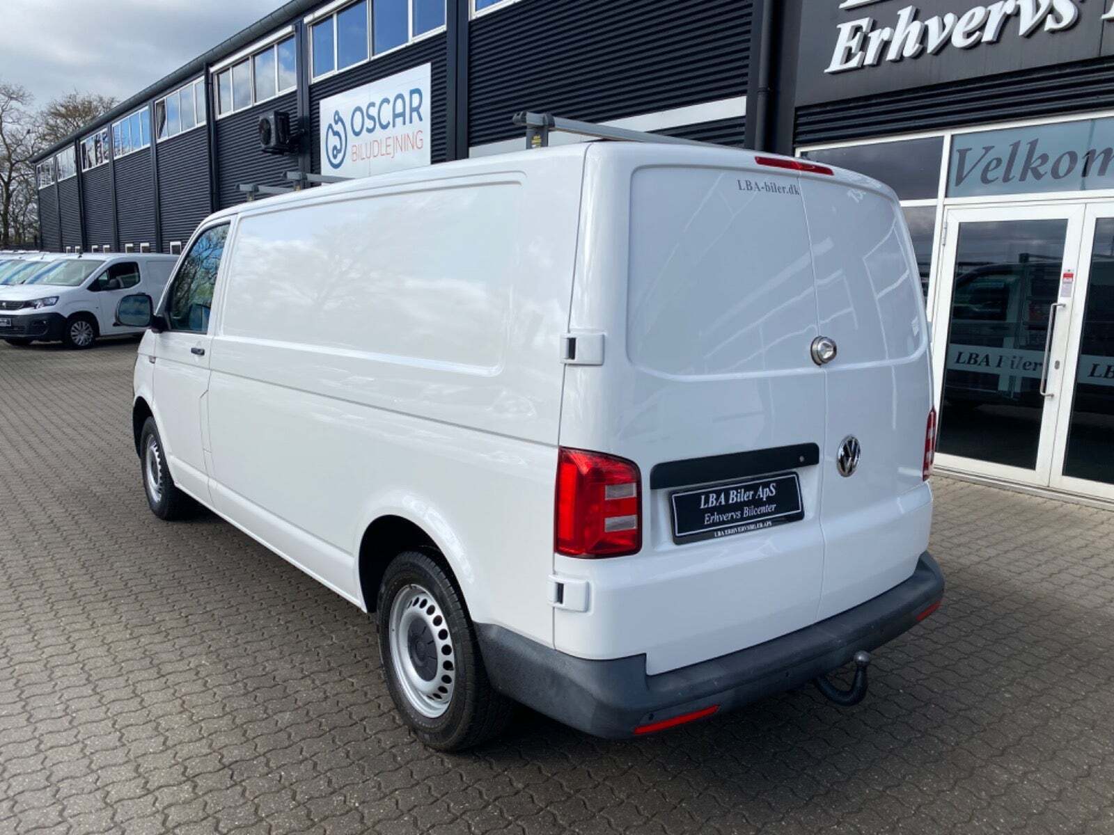 VW Transporter 2,0 TDi 102 Kassevogn lang