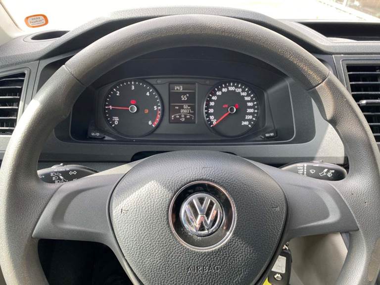 VW Transporter 2,0 TDi 102 Kassevogn lang