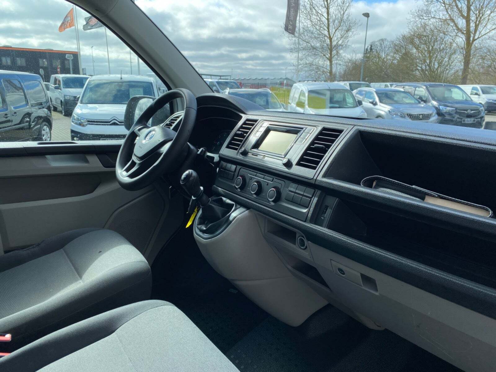 Hvid VW Transporter fra 2019