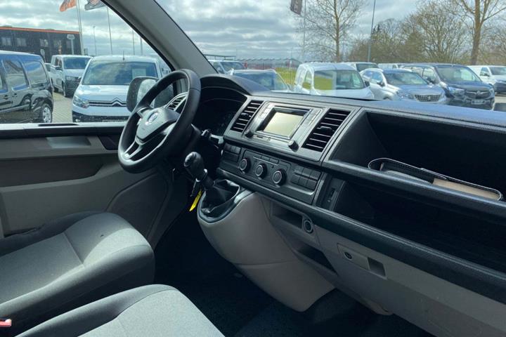 Hvid VW Transporter fra 2019