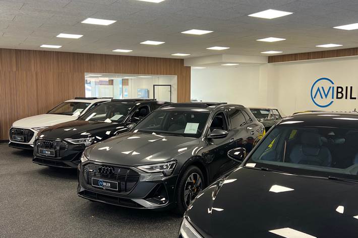 Hvid Audi e-tron fra 2022