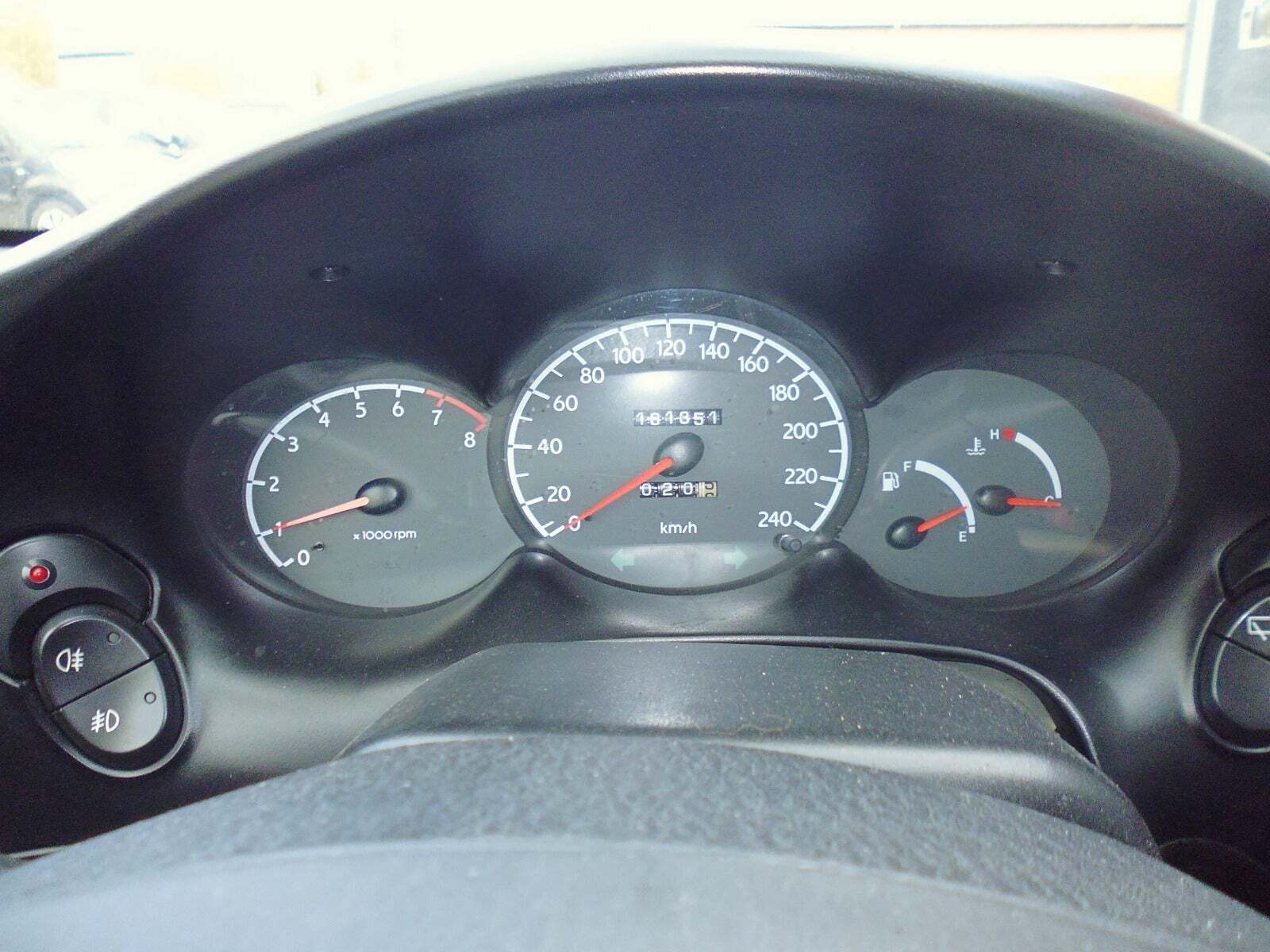 Hvid Hyundai Coupé fra 1997 set indefra