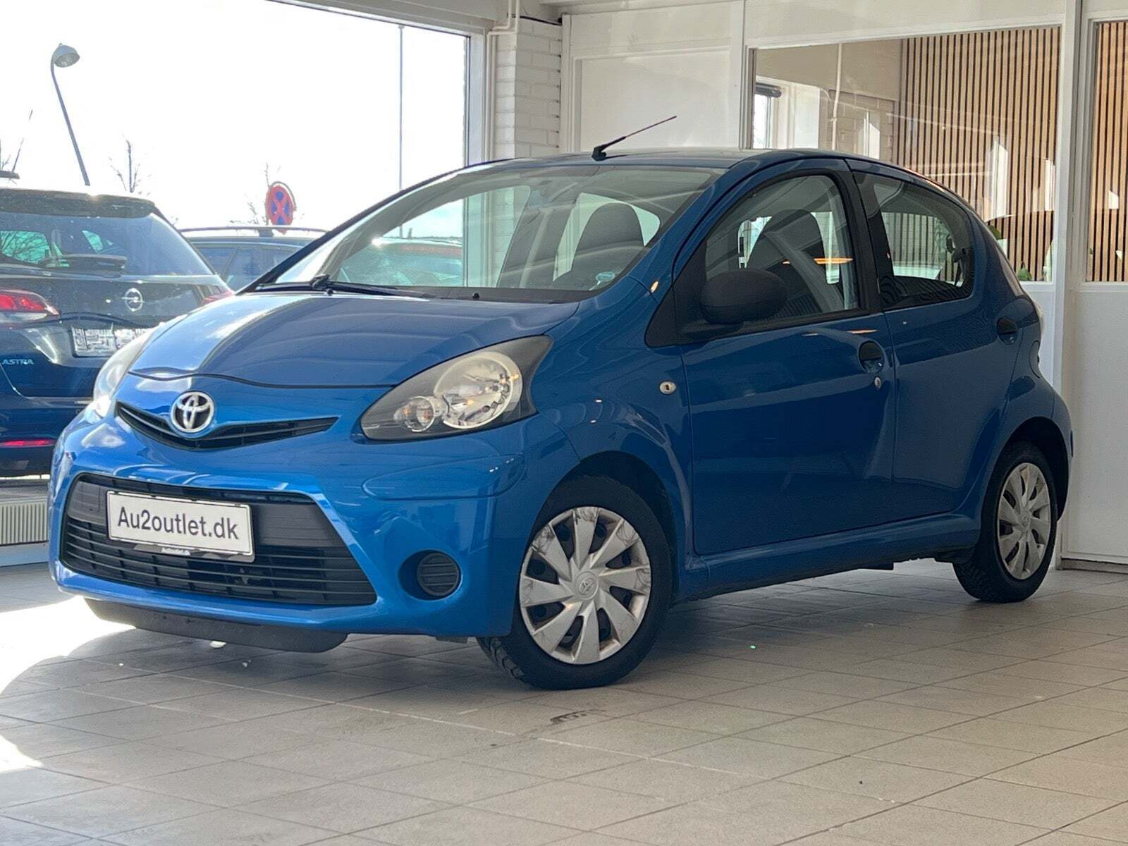 Blå Toyota Aygo fra 2012