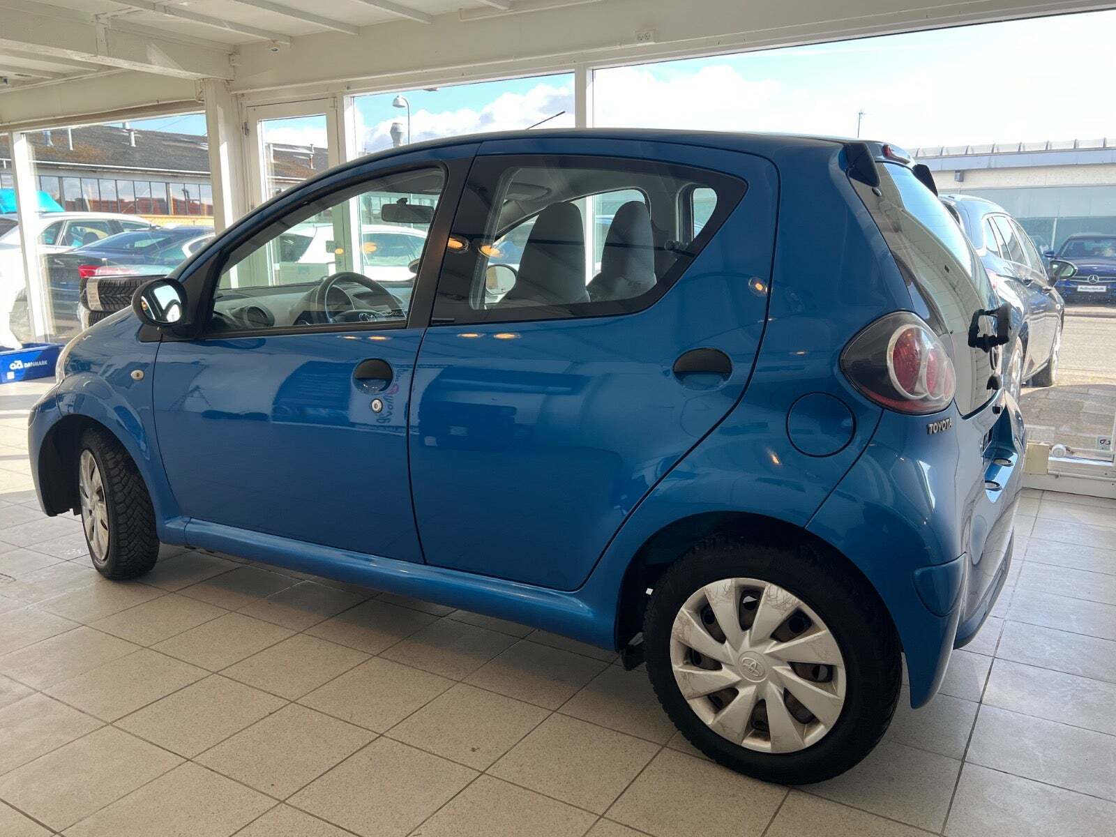 Blå Toyota Aygo fra 2012
