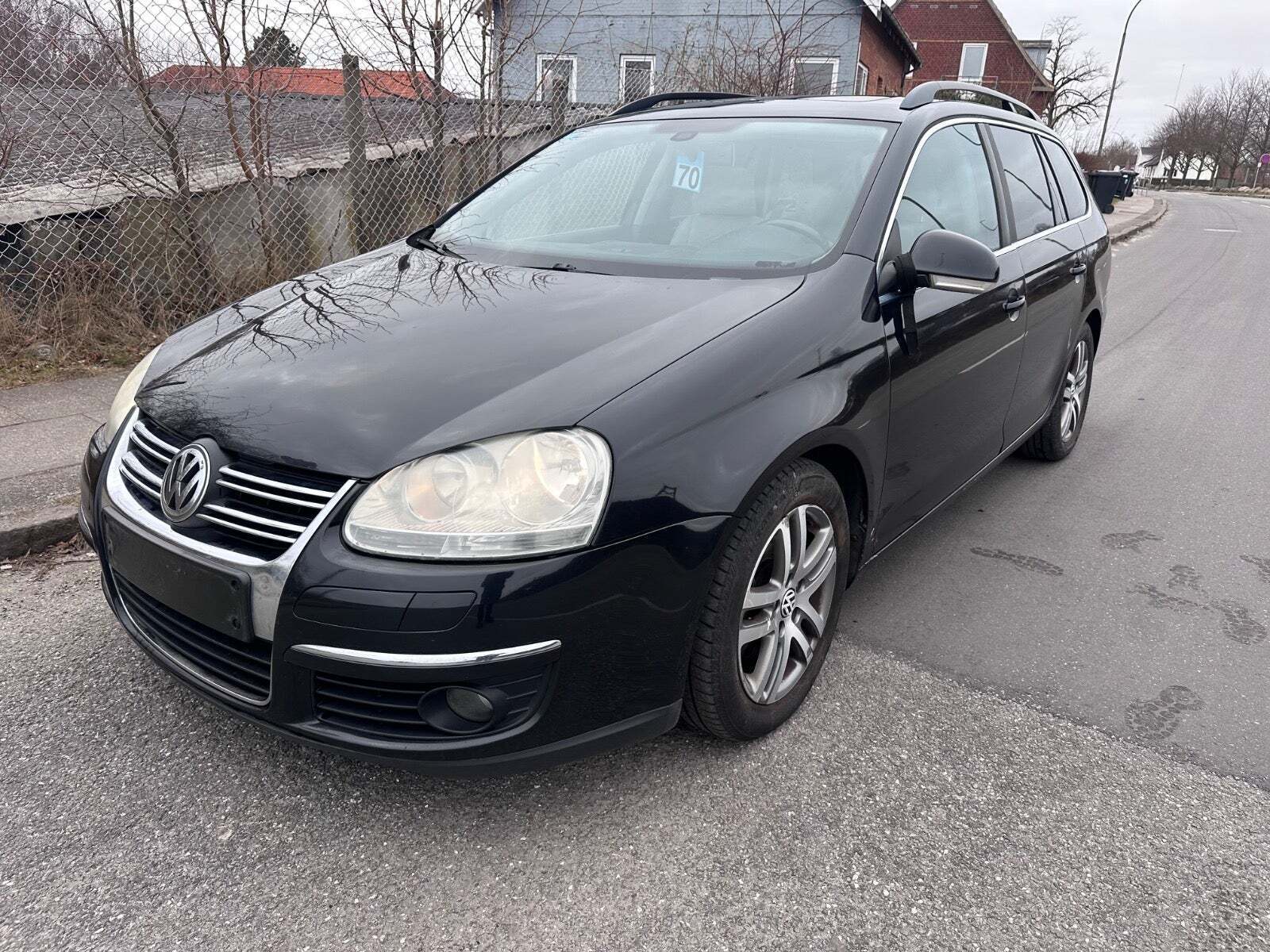 Grøn VW Golf V fra 2008 set udefra