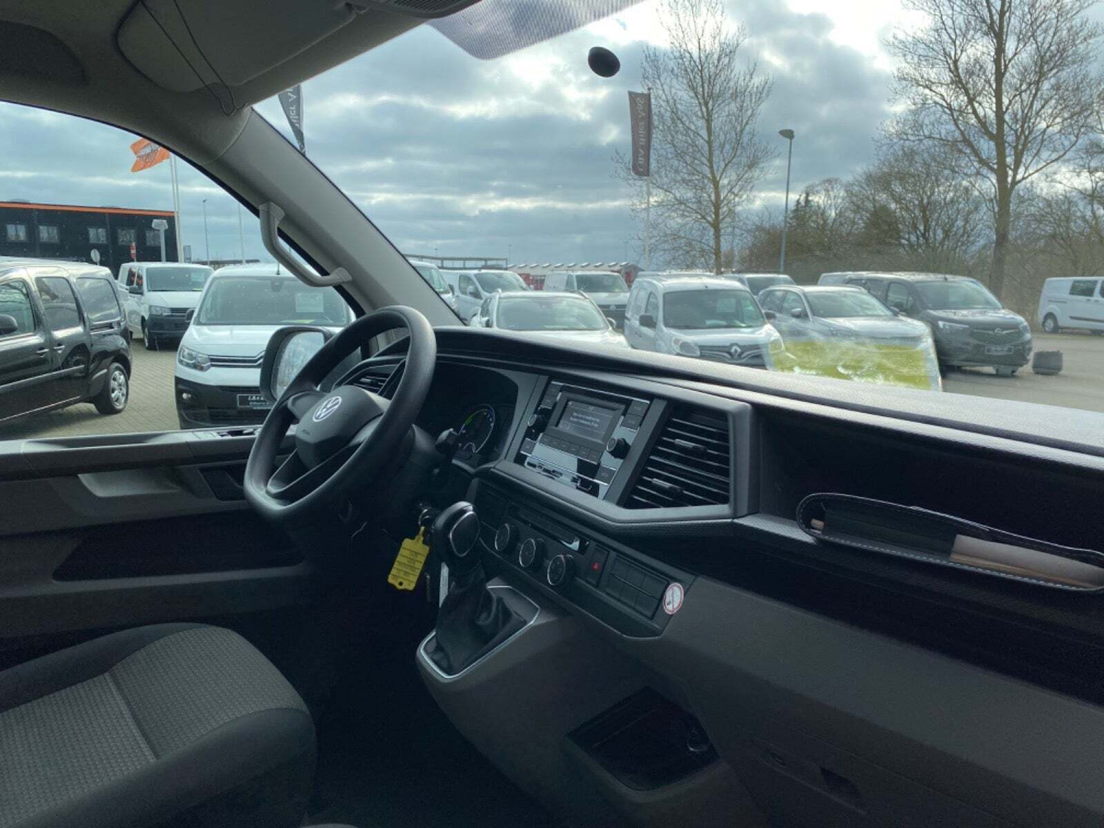 Hvid VW e-Transporter fra 2021