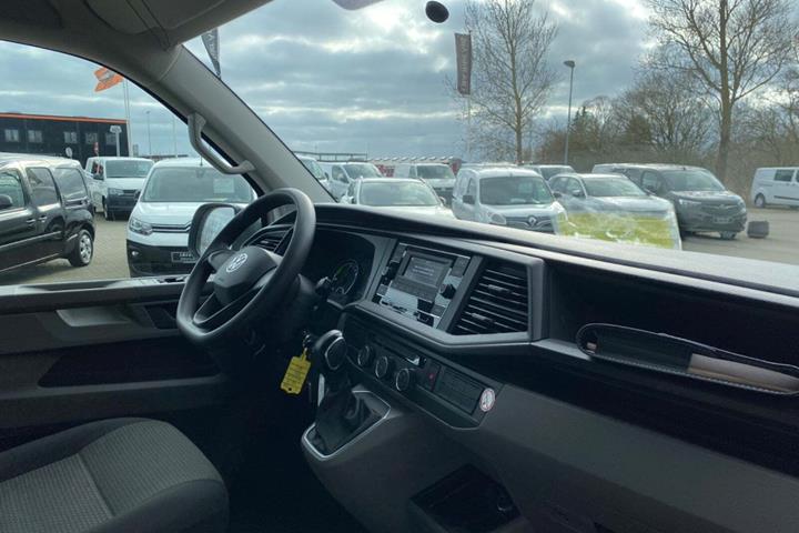 Hvid VW e-Transporter fra 2021