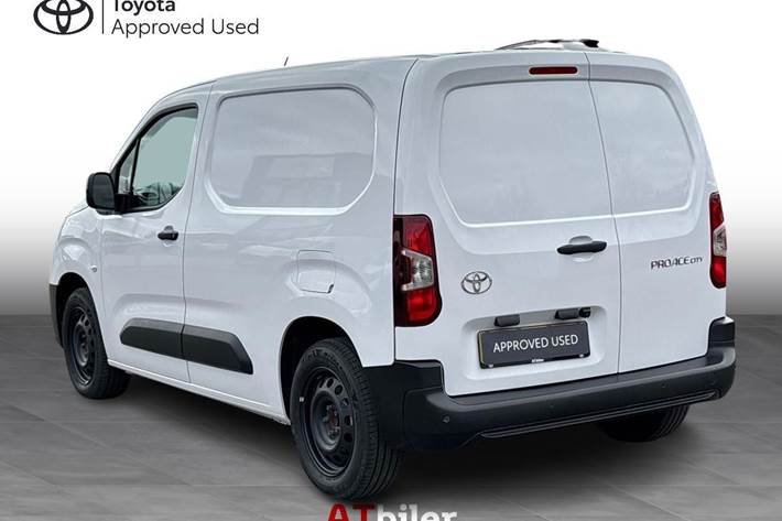 Hvid Toyota ProAce City fra 2024