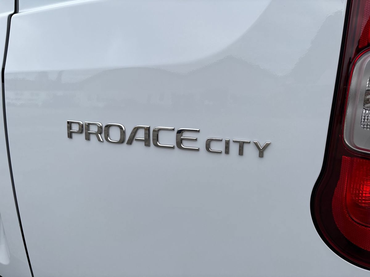 Hvid Toyota ProAce City fra 2024