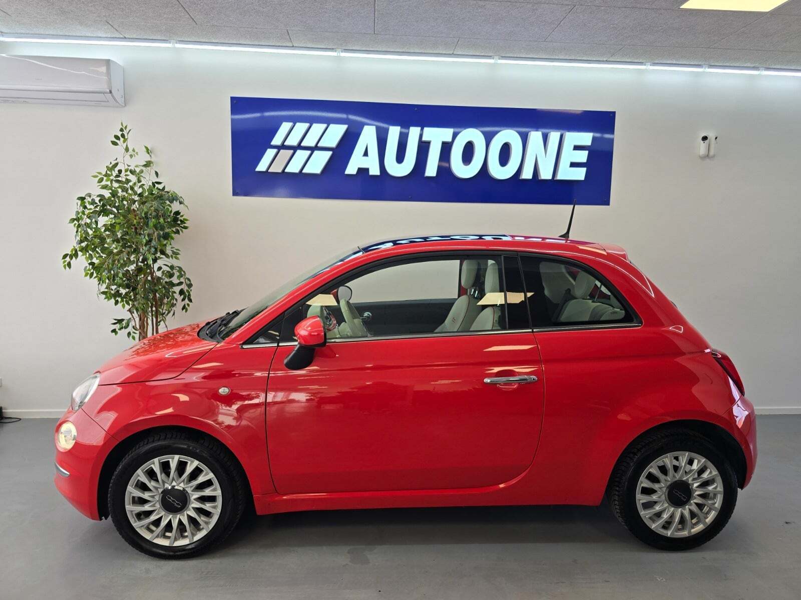 Rød Fiat 500 fra 2015