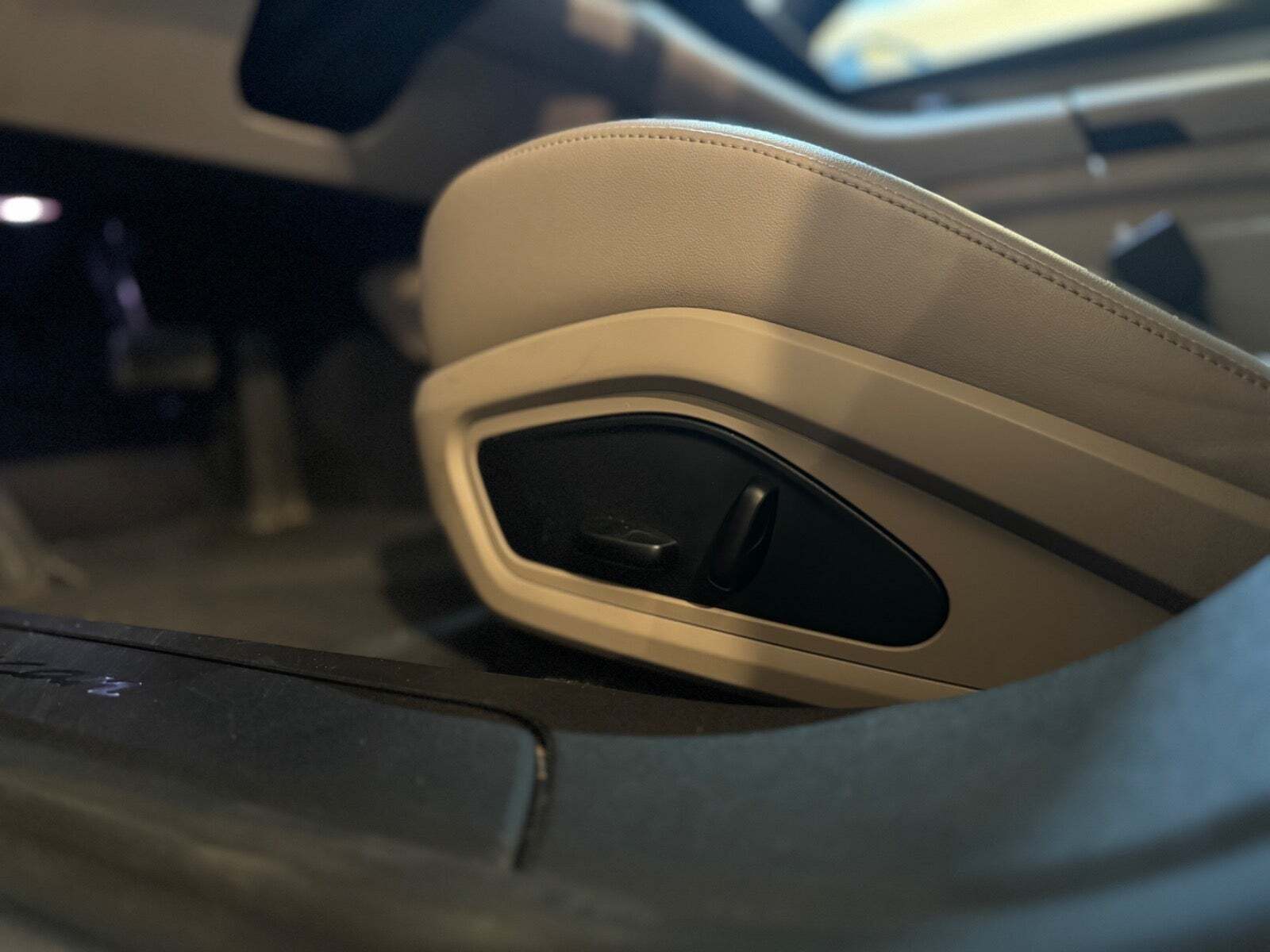 Sølv Porsche Taycan fra 2021