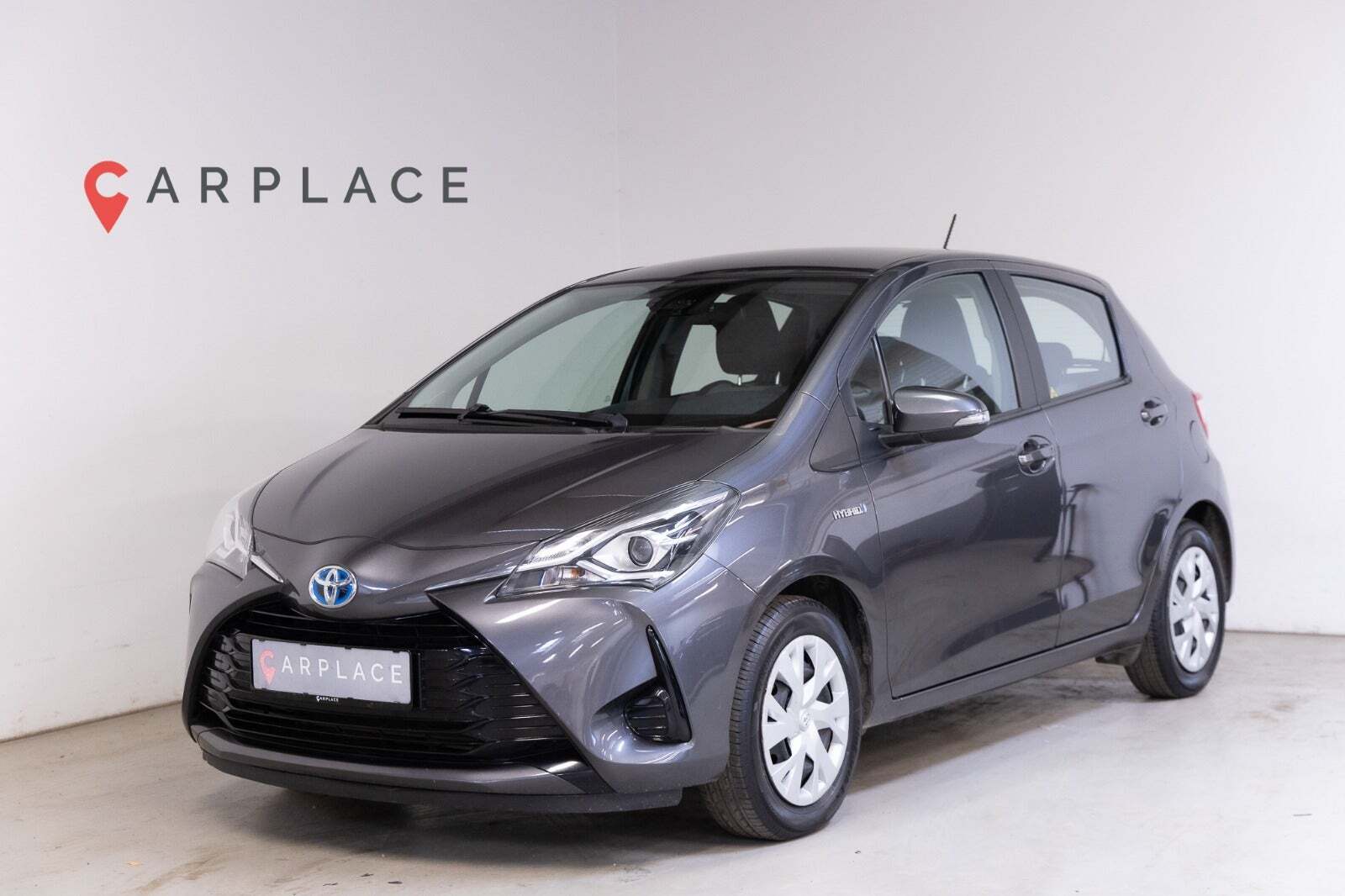 Grå Toyota Yaris fra 2017