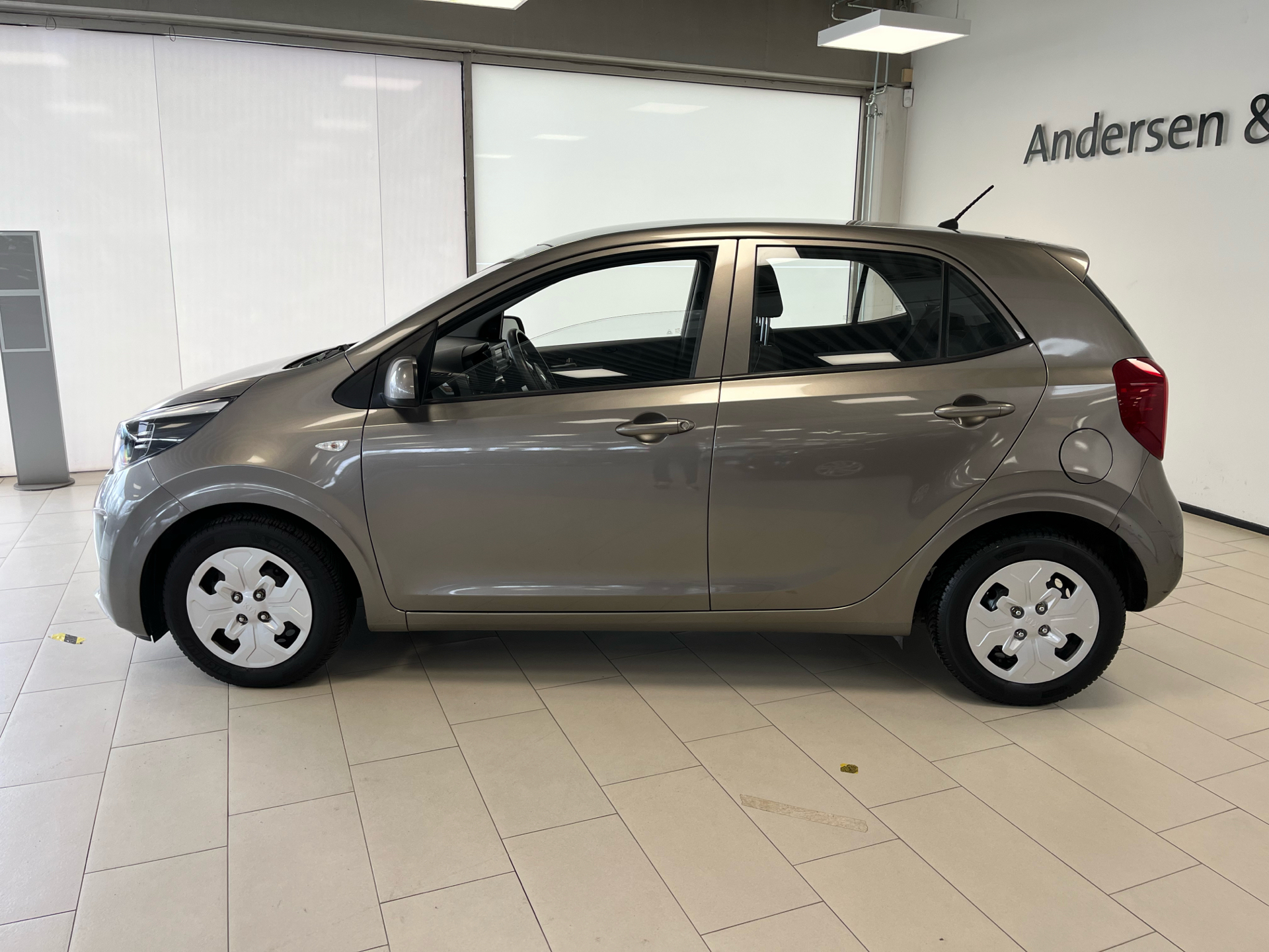 Grå Kia Picanto fra 2020