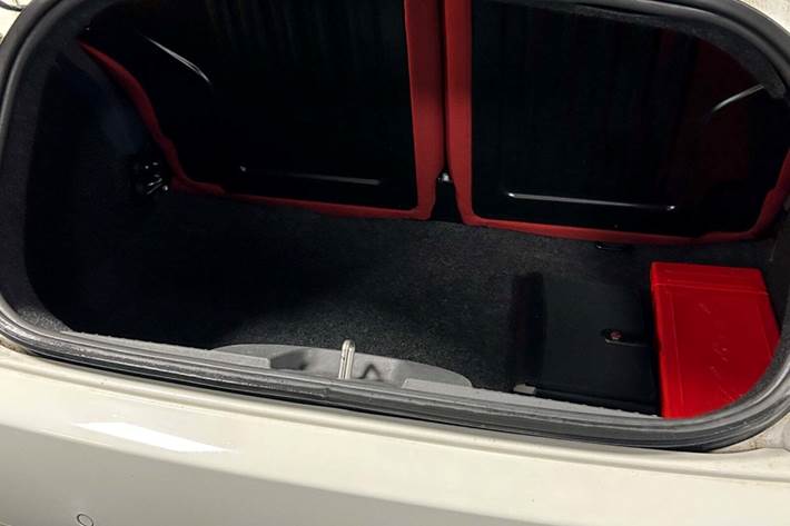 Rød Fiat 500C fra 2012