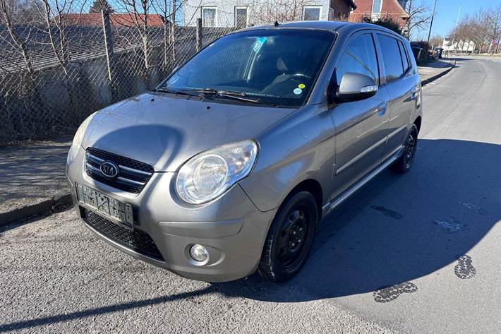 Grøn Kia Picanto fra 2008 set udefra