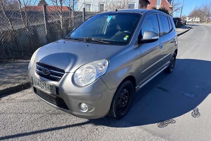 Grøn Kia Picanto fra 2008 set udefra