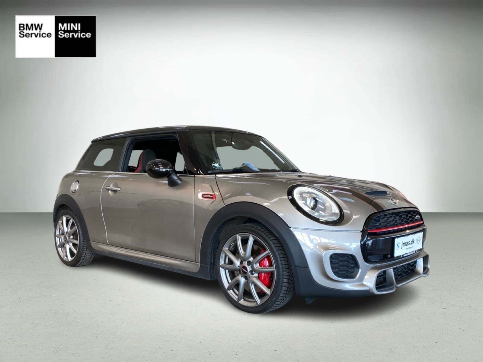 Grå Mini Cooper S fra 2018 set udefra