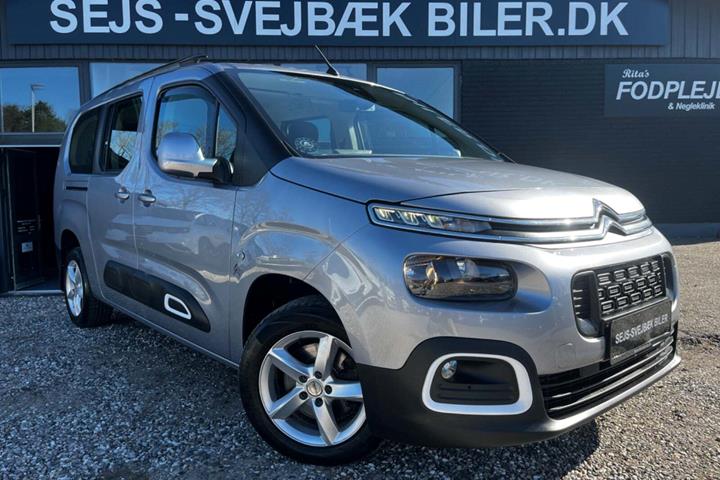 Grå Citroën Berlingo fra 2019 set udefra