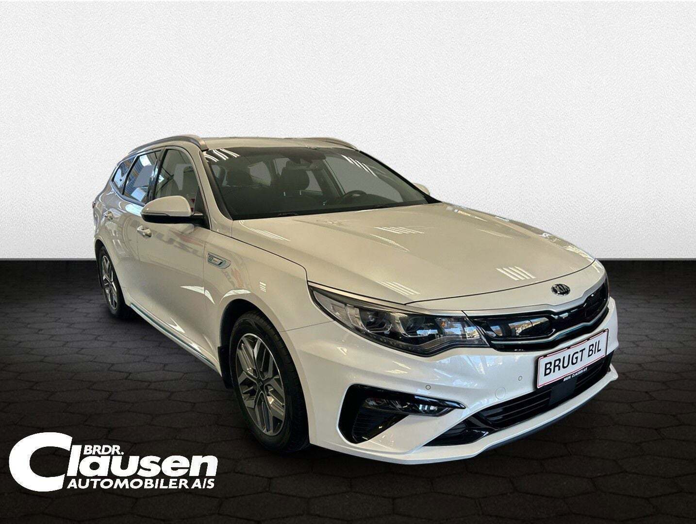 Hvid Kia Optima fra 2019 set udefra