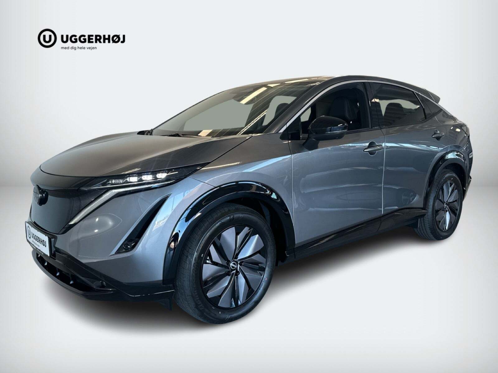 Grå Nissan Ariya fra 2025 set udefra