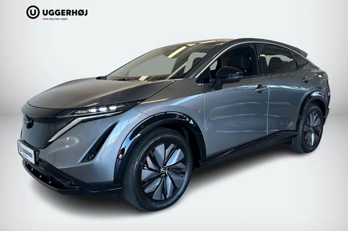 Grå Nissan Ariya fra 2025 set udefra
