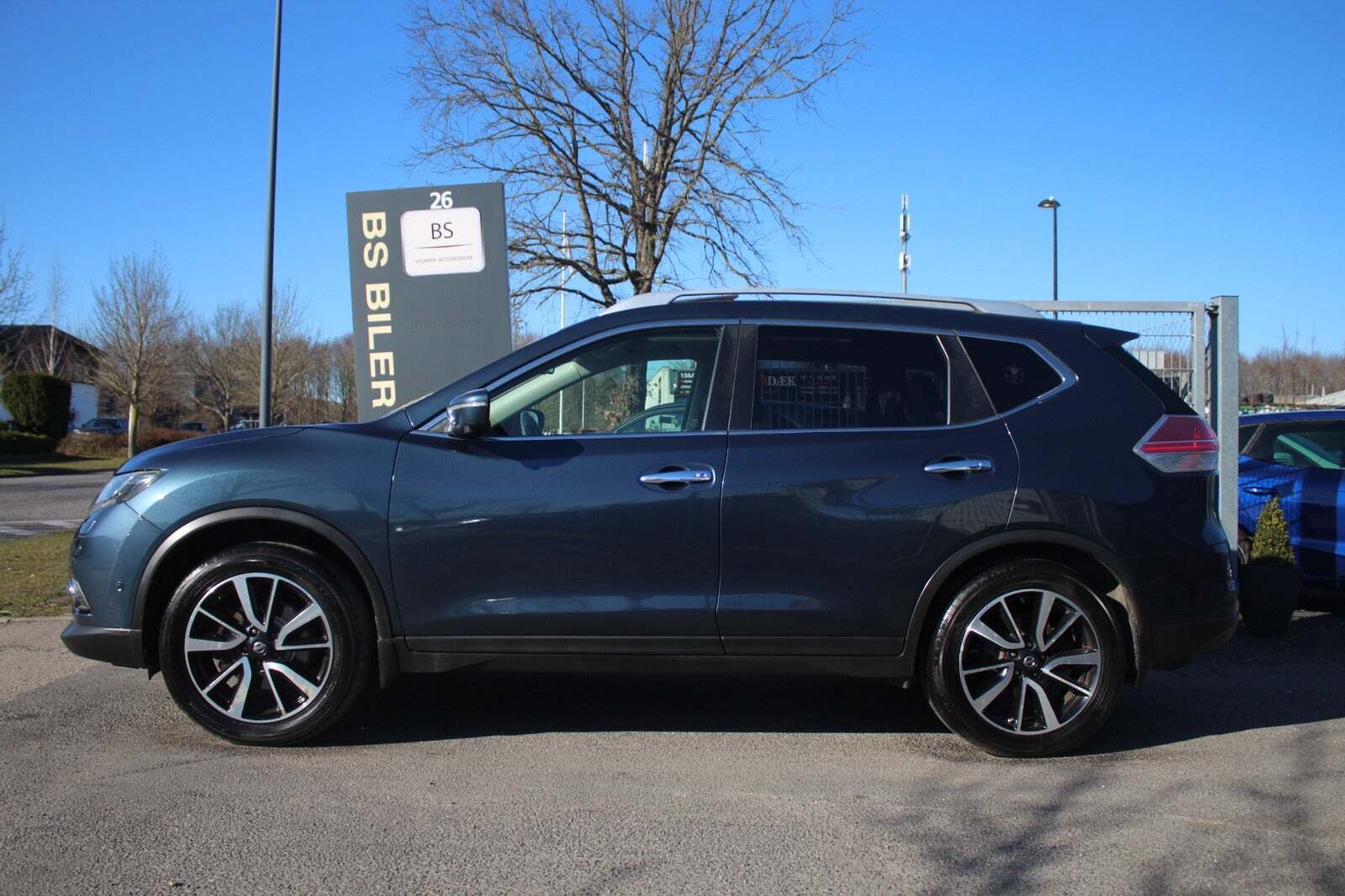 Blå Nissan X-Trail fra 2017