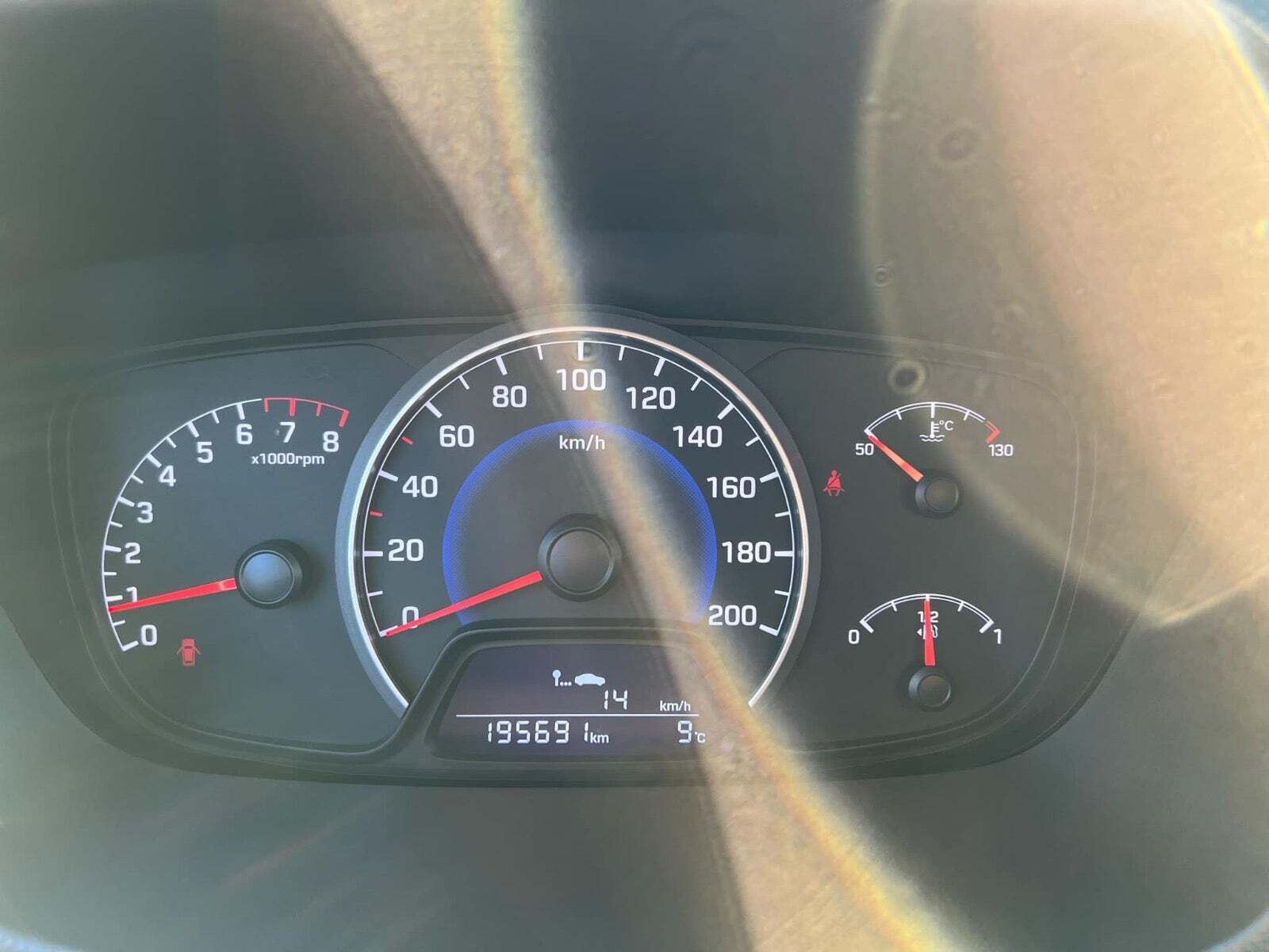 Sølv Hyundai i10 fra 2015