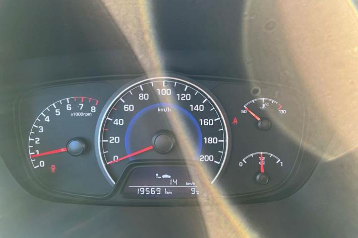 Sølv Hyundai i10 fra 2015