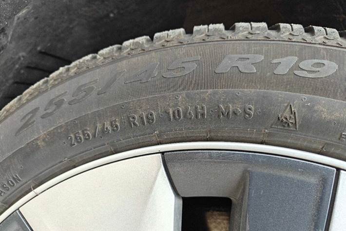 undefined Tesla Model Y fra 2021