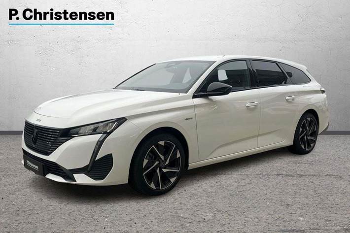 Hvid Peugeot 308 fra 2023 set udefra