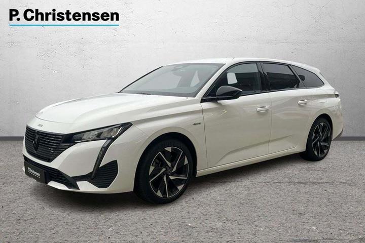 Hvid Peugeot 308 fra 2023 set udefra